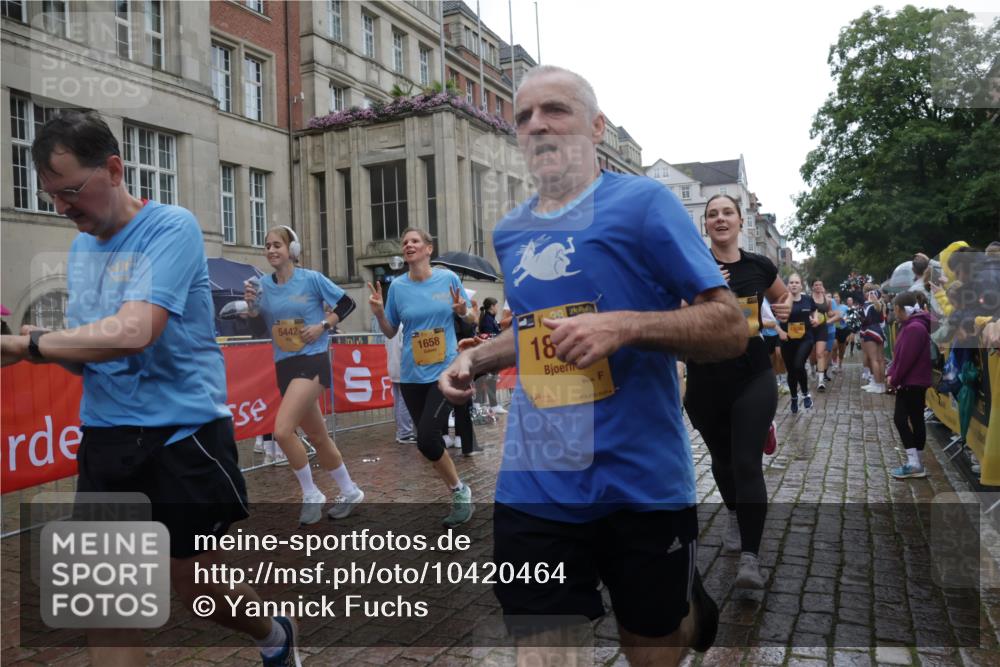 13.09.2026 - Kiel Lauf Yannick Fuchs http://msf.ph/oto/10420464 13.09.2026 10:52:56 Ziel 154, 158, 1071, 1083, 1426, 1486, 1550, 1634, 3059, 3431, 3452, 3514, 3587, 3657, 3875, 4570, 5329, 5642, 5643, 5710, 5838, 6015, 6161, 6201, 6695, 6777, 7017, 7139, 7596, 7883, 8516, 8580, 8863, 8905, 8935, 8978, 9126, 9166, 9749, 9831, 10594, 10721, 11048, 11096, 11282, 11496, 11988, 12213, 90, 158, 172, 398, 475, 626, 1433, 1471, 1472, 1473, 1474, 1526, 1527, 1531, 1535, 1634, 1658, 1802, 1812, 1837, 2069, 2089, 2293, 2442, 2735, 3050, 3054, 3343, 3452, 3582, 3778, 3853 meine-sportfotos.de