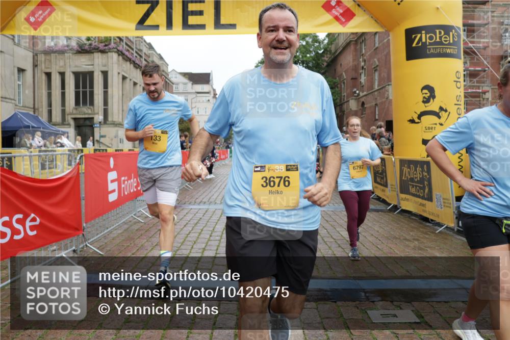13.09.2026 - Kiel Lauf Yannick Fuchs http://msf.ph/oto/10420475 13.09.2026 09:42:23 Ziel 133, 445, 771, 2914, 2955, 2977, 3676, 5105, 5559, 5774, 6099, 6542, 6797, 10938, 11793, 570, 699, 772, 792, 2910, 3357, 3801, 4533, 5011, 5107, 5276, 5336, 6599, 6620, 6739, 7238, 7687, 8476, 8829, 9050, 12175, 12723, 142, 1045, 1777, 2608, 4548, 6075, 6213, 6423, 6913, 8532, 9519, 9592, 9706, 12190, 402, 3143, 3175, 4533, 5107, 6687, 6739, 7238, 8588, 9224, 11907 meine-sportfotos.de