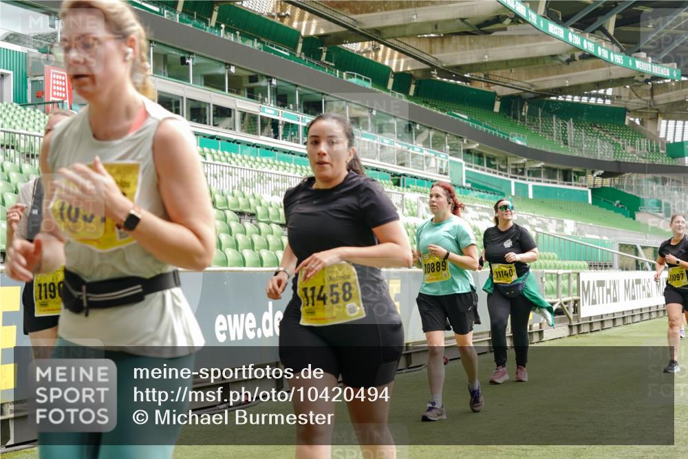 13.09.2026 - 21. swb-Marathon Bremen Michael Burmester http://msf.ph/oto/10420494 13.09.2026 10:44:17 Laufen im Stadion 10002, 10004, 10005, 10176, 10191, 10192, 10271, 10295, 10325, 10335, 10361, 10362, 10402, 10459, 10474, 10513, 10572, 10605, 10606, 10629, 10679, 10713, 10756, 10779, 10882, 10899, 10900, 10997, 10999, 11081, 11173, 11217, 11233, 11264, 11274, 11307, 11333, 11337, 11355, 11385, 11408, 11448, 11456, 11461, 11482, 11495, 11629, 11932, 11943, 12151, 12226, 12311, 12321, 12334 meine-sportfotos.de