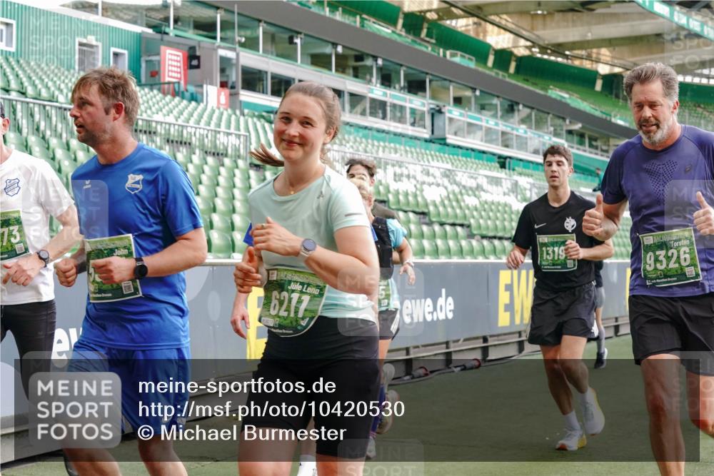 13.09.2026 - 21. swb-Marathon Bremen Michael Burmester http://msf.ph/oto/10420530 13.09.2026 13:21:39 Laufen im Stadion 128, 258, 343, 351, 423, 441, 601, 620, 704, 782, 851, 1060, 1094, 1158, 1177, 1316, 1344, 1409, 1417, 1439, 1446, 1518, 1657, 1669, 1676, 1697, 1729, 1808, 1846, 2010, 2064, 2139, 2201, 2258, 2278, 2290, 2349, 2394, 2395, 2414, 2417, 2437, 2501, 2519, 2551, 2588, 2619, 2632, 2652, 2660, 2685, 2711, 2736, 2793, 2828, 2886, 2954, 2964, 2995, 3004, 3010, 3017, 3018, 3022, 3034, 3035, 3036, 3037, 3070, 3074, 3102, 3139, 3144, 3225, 3264, 3351, 3682, 3784, 1506 meine-sportfotos.de
