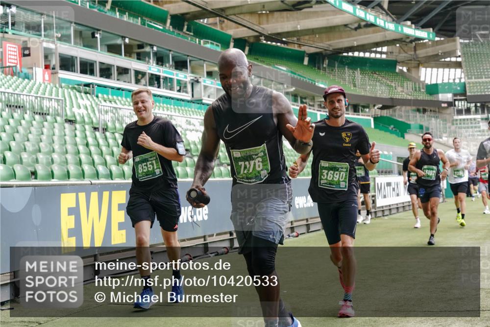 13.09.2026 - 21. swb-Marathon Bremen Michael Burmester http://msf.ph/oto/10420533 13.09.2026 12:58:51 Laufen im Stadion 141, 148, 191, 226, 232, 334, 511, 672, 745, 789, 790, 909, 972, 1080, 1119, 1166, 1191, 1199, 1281, 1516, 1535, 1642, 1647, 1752, 1881, 1931, 1933, 2046, 2210, 2289, 2343, 2367, 2371, 2397, 2423, 2425, 2577, 2771, 2806, 2807, 2827, 2885, 2899, 2903, 2953, 2961, 2979, 3015, 3021, 3051, 3098, 3120, 3124, 3138, 3148, 3182, 3186, 3190, 3233, 3319, 3338, 3435, 3516, 3531, 3534, 3560, 3652, 3655, 3685, 3690, 3695, 3866, 3933, 3934, 205 meine-sportfotos.de