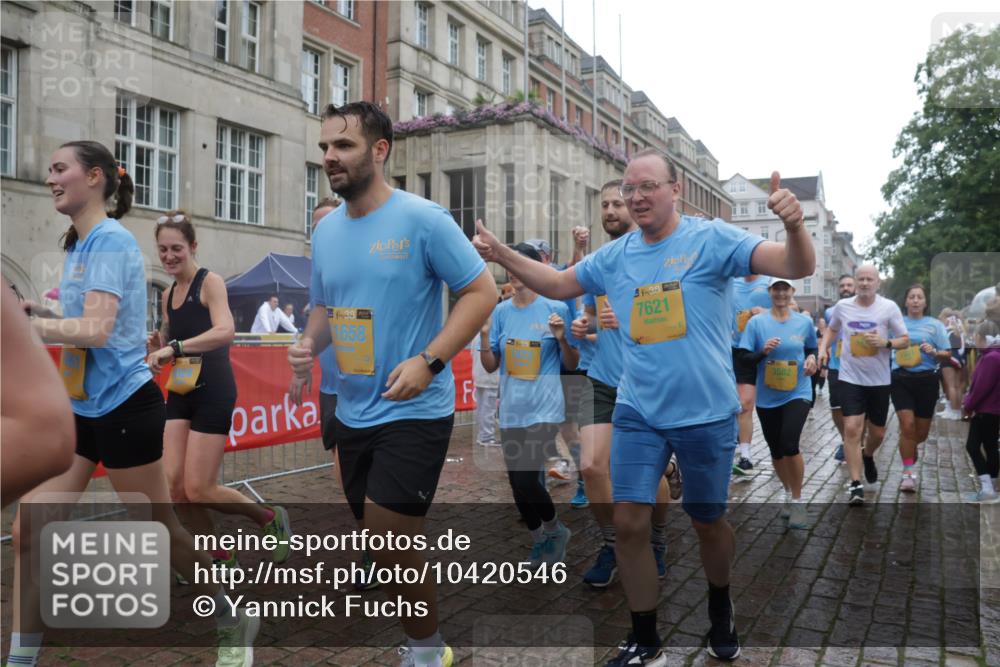 13.09.2026 - Kiel Lauf Yannick Fuchs http://msf.ph/oto/10420546 13.09.2026 10:53:01 Ziel 127, 154, 1071, 1083, 1426, 1486, 1550, 3059, 3104, 3173, 3431, 3587, 3657, 3875, 4570, 5329, 5642, 5643, 5710, 5838, 6015, 6161, 6695, 6777, 7139, 7596, 8516, 8518, 8580, 8863, 8905, 8935, 9126, 9166, 9749, 10721, 11074, 11282, 11496, 11919, 11988, 12217, 90, 158, 172, 398, 626, 1433, 1471, 1472, 1473, 1474, 1531, 1535, 1634, 1812, 1837, 2069, 2089, 2293, 2442, 2735, 3050, 3054, 3452, 3514, 3582, 3778, 3853, 4570, 6201, 7017, 7883, 475 meine-sportfotos.de