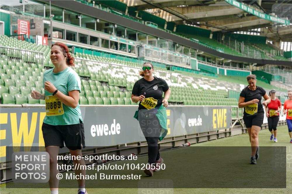 13.09.2026 - 21. swb-Marathon Bremen Michael Burmester http://msf.ph/oto/10420550 13.09.2026 10:44:19 Laufen im Stadion 10002, 10004, 10005, 10176, 10191, 10192, 10271, 10295, 10325, 10335, 10402, 10459, 10474, 10513, 10572, 10605, 10606, 10629, 10679, 10713, 10756, 10779, 10882, 10899, 10900, 10979, 10997, 10999, 11081, 11217, 11233, 11264, 11274, 11307, 11333, 11337, 11355, 11385, 11408, 11448, 11456, 11461, 11482, 11495, 11629, 11808, 11932, 11943, 12151, 12226, 12311, 12321, 12334 meine-sportfotos.de