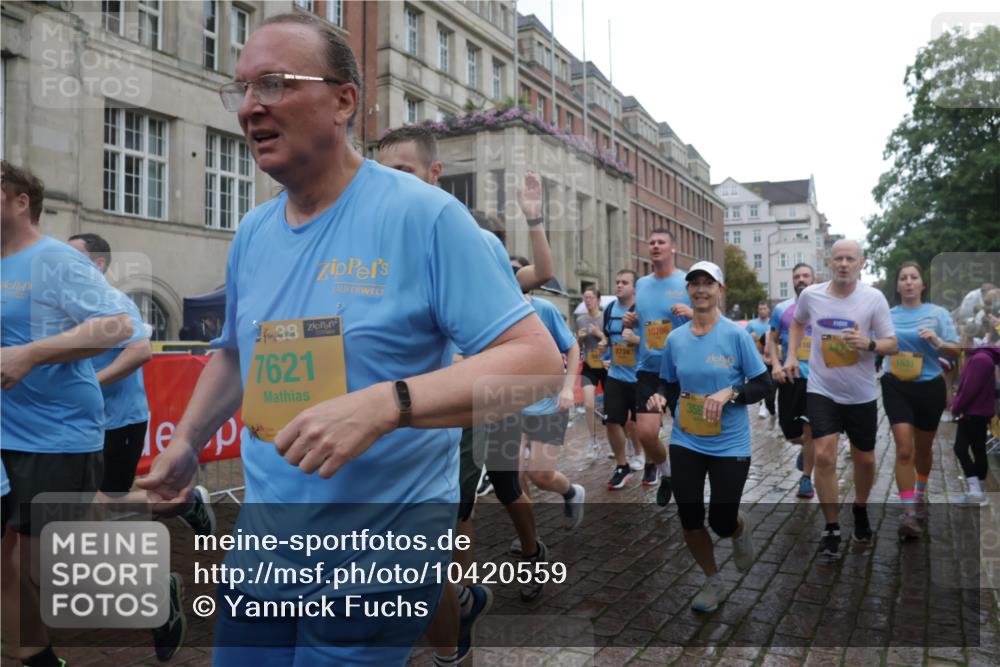 13.09.2026 - Kiel Lauf Yannick Fuchs http://msf.ph/oto/10420559 13.09.2026 10:53:01 Ziel 127, 154, 1071, 1083, 1426, 1486, 1550, 3059, 3104, 3173, 3431, 3587, 3657, 3875, 4570, 5329, 5642, 5643, 5710, 5838, 6015, 6161, 6695, 6777, 7139, 7596, 8516, 8518, 8580, 8863, 8905, 8935, 9126, 9166, 9749, 10721, 11074, 11282, 11496, 11919, 11988, 12217, 90, 158, 172, 398, 626, 1433, 1471, 1472, 1473, 1474, 1531, 1535, 1634, 1812, 1837, 2069, 2089, 2293, 2442, 2735, 3050, 3054, 3452, 3514, 3582, 3778, 3853, 4570, 6201, 7017, 7883, 475 meine-sportfotos.de