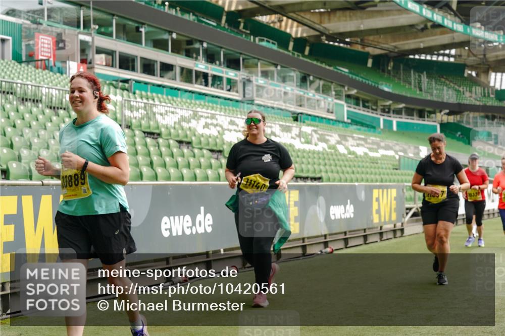13.09.2026 - 21. swb-Marathon Bremen Michael Burmester http://msf.ph/oto/10420561 13.09.2026 10:44:19 Laufen im Stadion 10002, 10004, 10005, 10176, 10191, 10192, 10271, 10295, 10325, 10335, 10402, 10459, 10474, 10513, 10572, 10605, 10606, 10629, 10679, 10713, 10756, 10779, 10882, 10899, 10900, 10979, 10997, 10999, 11081, 11217, 11233, 11264, 11274, 11307, 11333, 11337, 11355, 11385, 11408, 11448, 11456, 11461, 11482, 11495, 11629, 11808, 11932, 11943, 12151, 12226, 12311, 12321, 12334 meine-sportfotos.de