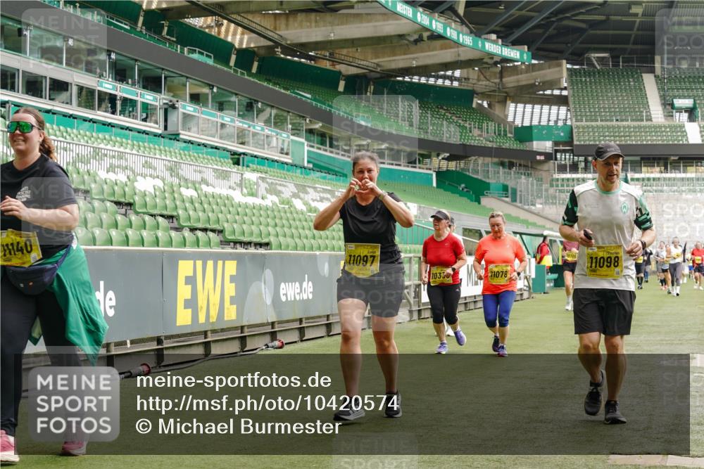 13.09.2026 - 21. swb-Marathon Bremen Michael Burmester http://msf.ph/oto/10420574 13.09.2026 10:44:20 Laufen im Stadion 10002, 10004, 10005, 10176, 10191, 10192, 10271, 10295, 10325, 10335, 10402, 10459, 10474, 10513, 10572, 10605, 10606, 10629, 10679, 10713, 10756, 10779, 10882, 10899, 10900, 10979, 10997, 10999, 11081, 11217, 11233, 11264, 11274, 11307, 11333, 11337, 11355, 11385, 11408, 11448, 11456, 11461, 11482, 11495, 11629, 11808, 11932, 11943, 12057, 12151, 12226, 12311, 12321, 12334 meine-sportfotos.de