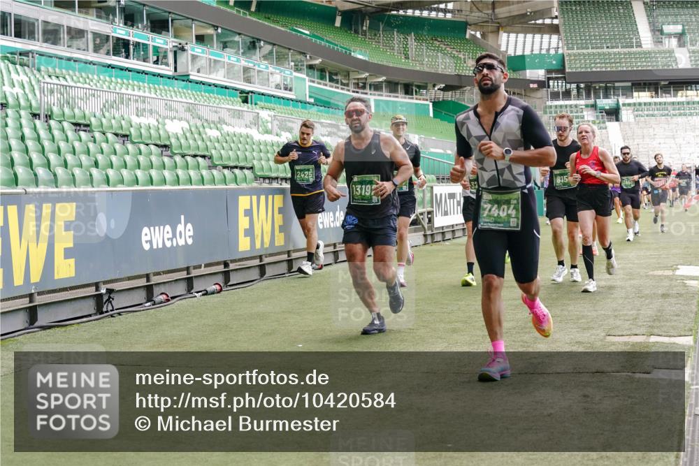 13.09.2026 - 21. swb-Marathon Bremen Michael Burmester http://msf.ph/oto/10420584 13.09.2026 12:58:53 Laufen im Stadion 141, 148, 191, 226, 232, 334, 511, 672, 745, 789, 790, 909, 972, 1080, 1119, 1166, 1191, 1199, 1281, 1516, 1535, 1642, 1647, 1752, 1881, 1931, 1933, 2046, 2210, 2289, 2343, 2367, 2371, 2397, 2423, 2425, 2570, 2577, 2771, 2806, 2807, 2827, 2885, 2899, 2903, 2953, 2961, 2979, 3015, 3021, 3098, 3120, 3124, 3138, 3148, 3182, 3186, 3190, 3233, 3319, 3338, 3435, 3516, 3531, 3534, 3560, 3652, 3655, 3685, 3690, 3695, 3866, 3933, 3934, 205 meine-sportfotos.de