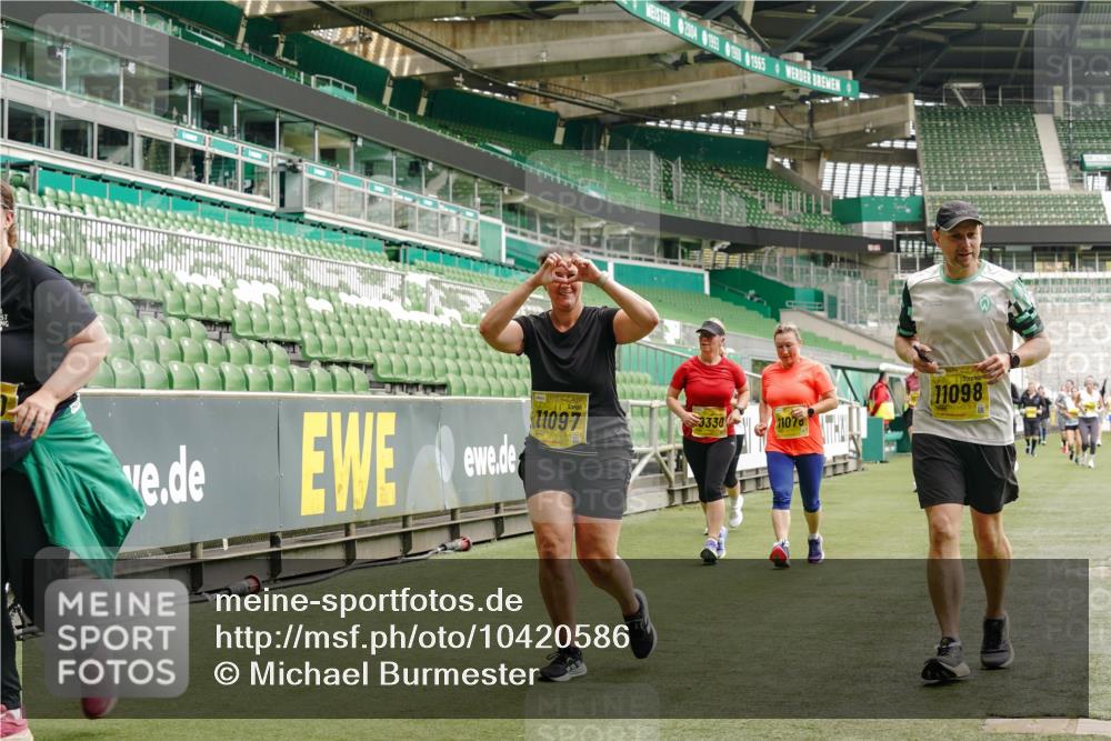 13.09.2026 - 21. swb-Marathon Bremen Michael Burmester http://msf.ph/oto/10420586 13.09.2026 10:44:21 Laufen im Stadion 10002, 10004, 10005, 10176, 10191, 10192, 10271, 10295, 10325, 10335, 10402, 10459, 10474, 10513, 10572, 10605, 10606, 10629, 10679, 10713, 10756, 10779, 10882, 10899, 10900, 10979, 10997, 10999, 11081, 11217, 11233, 11264, 11274, 11307, 11333, 11337, 11355, 11385, 11408, 11448, 11456, 11461, 11482, 11495, 11629, 11808, 11932, 11943, 12057, 12151, 12226, 12311, 12321, 12334 meine-sportfotos.de