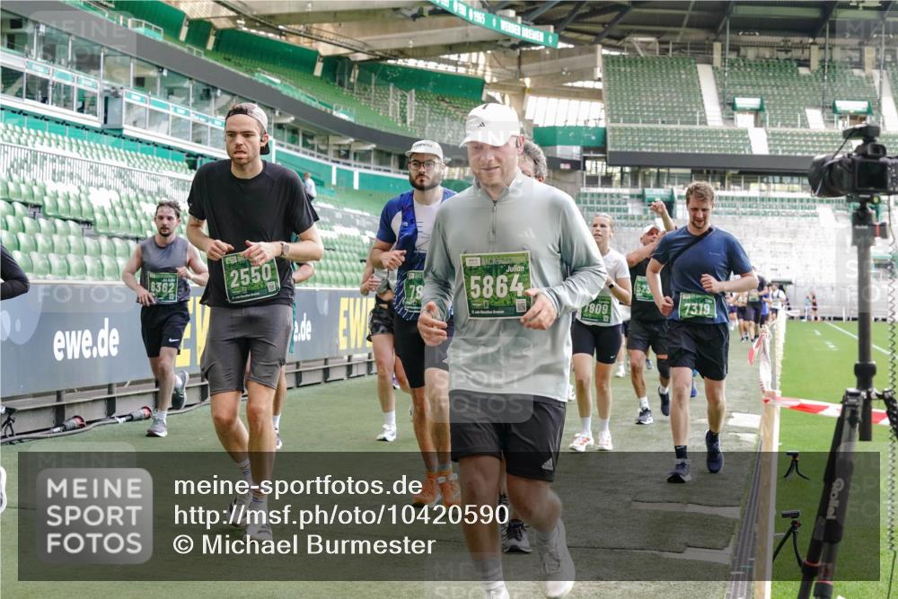 13.09.2026 - 21. swb-Marathon Bremen Michael Burmester http://msf.ph/oto/10420590 13.09.2026 13:21:41 Laufen im Stadion 128, 258, 343, 351, 423, 441, 601, 620, 704, 782, 851, 1060, 1094, 1158, 1177, 1316, 1344, 1409, 1417, 1439, 1446, 1518, 1657, 1669, 1676, 1697, 1729, 1808, 1846, 2010, 2064, 2139, 2201, 2258, 2278, 2290, 2349, 2394, 2395, 2414, 2417, 2437, 2501, 2519, 2551, 2588, 2619, 2632, 2652, 2660, 2685, 2711, 2736, 2793, 2828, 2886, 2954, 2964, 2995, 3004, 3010, 3017, 3018, 3022, 3034, 3035, 3036, 3037, 3070, 3074, 3102, 3139, 3144, 3225, 3351, 3682, 3784, 1506 meine-sportfotos.de