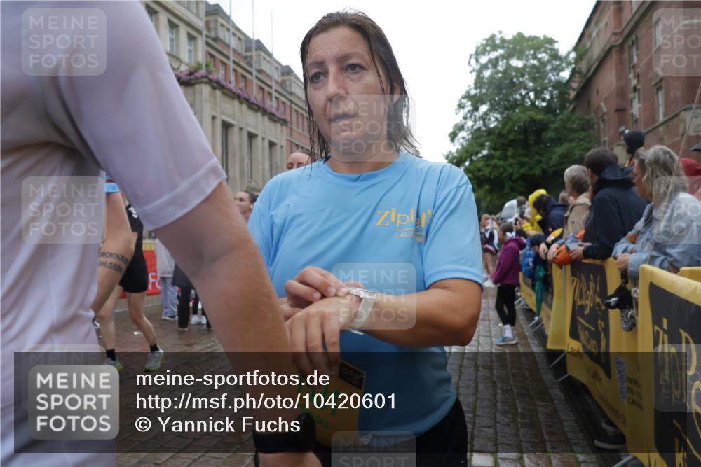 13.09.2026 - Kiel Lauf Yannick Fuchs http://msf.ph/oto/10420601 13.09.2026 10:53:03 Ziel 127, 1071, 1426, 1486, 1550, 3104, 3173, 3431, 3500, 3587, 3657, 5329, 5642, 5643, 5710, 5838, 5924, 6015, 6055, 6161, 6374, 6695, 6777, 7139, 7596, 7869, 8483, 8516, 8518, 8580, 8863, 8905, 8935, 9126, 9166, 9749, 10721, 11074, 11282, 11496, 11919, 11988, 12217, 12405, 90, 154, 158, 172, 398, 626, 1083, 1426, 1433, 1473, 1474, 1531, 1535, 1550, 1634, 1812, 1837, 2069, 2089, 2293, 2442, 2735, 3050, 3054, 3059, 3431, 3452, 3514, 3778, 3853, 3875, 4570, 6201, 7017, 7883, 475 meine-sportfotos.de