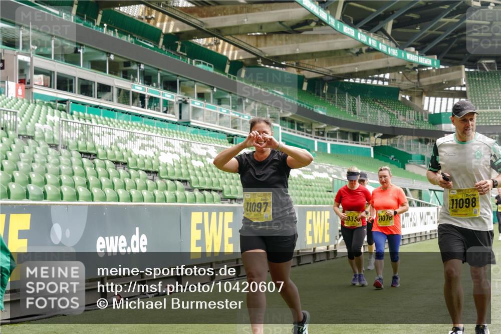 13.09.2026 - 21. swb-Marathon Bremen Michael Burmester http://msf.ph/oto/10420607 13.09.2026 10:44:21 Laufen im Stadion 10002, 10004, 10005, 10176, 10191, 10192, 10271, 10295, 10325, 10335, 10402, 10459, 10474, 10513, 10572, 10605, 10606, 10629, 10679, 10713, 10756, 10779, 10882, 10899, 10900, 10979, 10997, 10999, 11081, 11217, 11233, 11264, 11274, 11307, 11333, 11337, 11355, 11385, 11408, 11448, 11456, 11461, 11482, 11495, 11629, 11808, 11932, 11943, 12057, 12151, 12226, 12311, 12321, 12334 meine-sportfotos.de