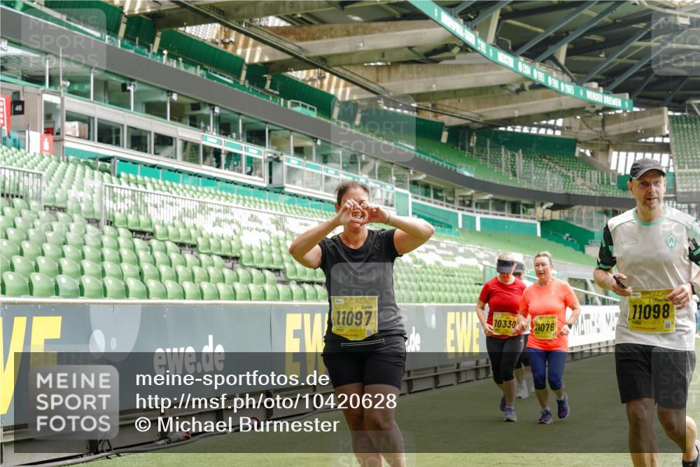 13.09.2026 - 21. swb-Marathon Bremen Michael Burmester http://msf.ph/oto/10420628 13.09.2026 10:44:21 Laufen im Stadion 10002, 10004, 10005, 10176, 10191, 10192, 10271, 10295, 10325, 10335, 10402, 10459, 10474, 10513, 10572, 10605, 10606, 10629, 10679, 10713, 10756, 10779, 10882, 10899, 10900, 10979, 10997, 10999, 11081, 11217, 11233, 11264, 11274, 11307, 11333, 11337, 11355, 11385, 11408, 11448, 11456, 11461, 11482, 11495, 11629, 11808, 11932, 11943, 12057, 12151, 12226, 12311, 12321, 12334 meine-sportfotos.de