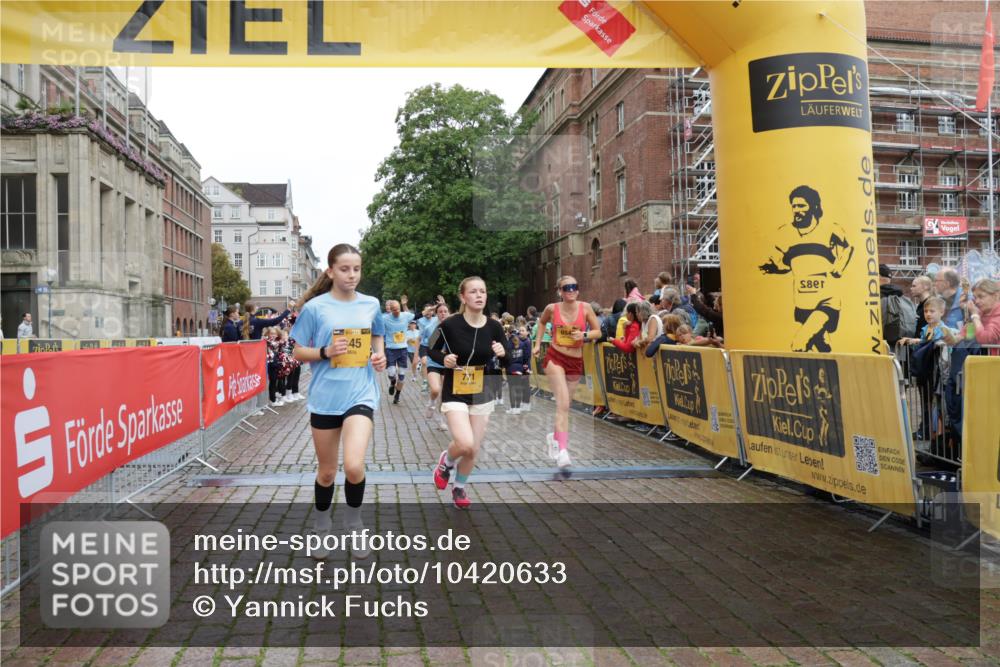 13.09.2026 - Kiel Lauf Yannick Fuchs http://msf.ph/oto/10420633 13.09.2026 09:42:31 Ziel 445, 771, 1045, 1777, 2608, 2914, 2955, 2977, 4548, 5559, 6075, 6099, 6213, 6423, 6542, 6913, 9706, 12190, 133, 570, 699, 772, 792, 2910, 2955, 2977, 3357, 3676, 3801, 5011, 5105, 5276, 5336, 5774, 6599, 6620, 6797, 7687, 8476, 10938, 11793, 12723, 142, 762, 3827, 4322, 8532, 8870, 9311, 9519, 9592, 11721, 12678, 772, 4533, 5107, 6739, 7238, 8829, 9050, 12175 meine-sportfotos.de