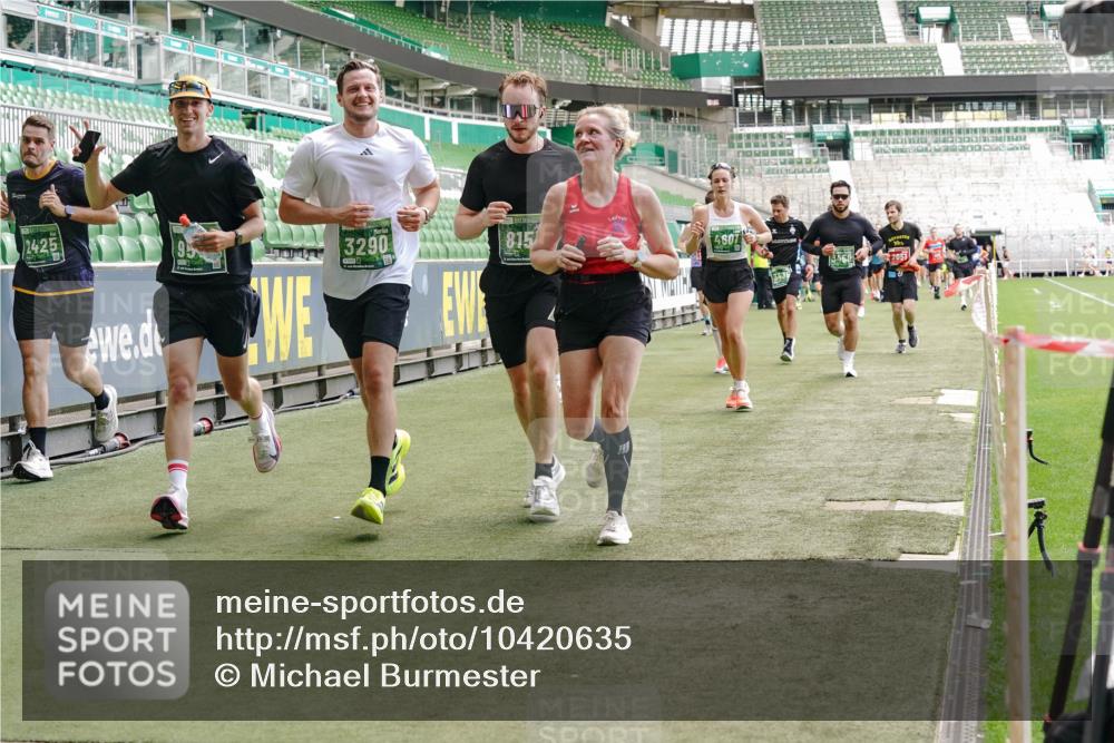 13.09.2026 - 21. swb-Marathon Bremen Michael Burmester http://msf.ph/oto/10420635 13.09.2026 12:58:55 Laufen im Stadion 141, 148, 191, 226, 232, 334, 511, 672, 745, 789, 790, 909, 972, 1080, 1119, 1166, 1191, 1199, 1281, 1516, 1535, 1642, 1647, 1752, 1881, 1931, 1933, 2046, 2210, 2289, 2343, 2367, 2371, 2397, 2423, 2425, 2570, 2577, 2771, 2806, 2807, 2827, 2885, 2899, 2903, 2953, 2961, 2979, 3015, 3021, 3098, 3120, 3124, 3138, 3148, 3182, 3186, 3190, 3233, 3319, 3338, 3435, 3516, 3531, 3534, 3560, 3652, 3655, 3685, 3690, 3695, 3866, 3933, 3934, 205 meine-sportfotos.de