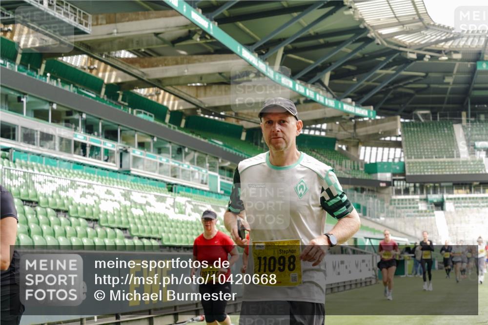 13.09.2026 - 21. swb-Marathon Bremen Michael Burmester http://msf.ph/oto/10420668 13.09.2026 10:44:23 Laufen im Stadion 10002, 10004, 10005, 10176, 10191, 10192, 10271, 10295, 10325, 10335, 10402, 10459, 10474, 10513, 10568, 10572, 10605, 10606, 10629, 10679, 10713, 10756, 10779, 10882, 10899, 10900, 10979, 10997, 10999, 11081, 11217, 11233, 11264, 11274, 11307, 11333, 11337, 11355, 11385, 11408, 11448, 11456, 11461, 11482, 11495, 11629, 11808, 11932, 11943, 12057, 12151, 12226, 12311, 12321, 12334 meine-sportfotos.de