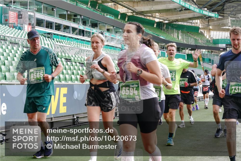 13.09.2026 - 21. swb-Marathon Bremen Michael Burmester http://msf.ph/oto/10420673 13.09.2026 13:21:44 Laufen im Stadion 128, 258, 343, 351, 423, 441, 601, 620, 704, 782, 851, 1060, 1094, 1157, 1158, 1177, 1316, 1344, 1417, 1439, 1518, 1657, 1669, 1676, 1697, 1729, 1808, 1846, 1883, 2010, 2064, 2139, 2201, 2258, 2278, 2290, 2349, 2394, 2395, 2414, 2417, 2437, 2501, 2519, 2551, 2588, 2619, 2632, 2652, 2660, 2685, 2711, 2736, 2793, 2828, 2886, 2954, 2964, 2995, 3004, 3010, 3017, 3018, 3022, 3034, 3035, 3036, 3037, 3070, 3074, 3102, 3139, 3144, 3225, 3351, 3682, 3784, 4020, 1506 meine-sportfotos.de