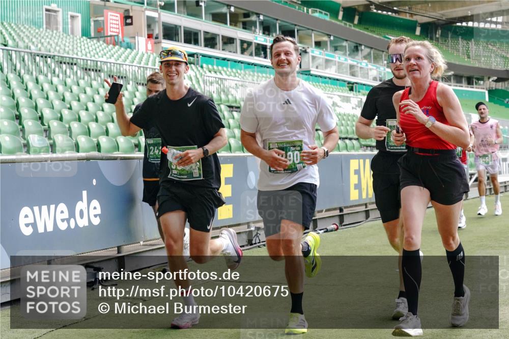 13.09.2026 - 21. swb-Marathon Bremen Michael Burmester http://msf.ph/oto/10420675 13.09.2026 12:58:56 Laufen im Stadion 141, 148, 191, 226, 232, 334, 511, 672, 745, 789, 790, 909, 972, 1080, 1119, 1166, 1191, 1199, 1281, 1516, 1535, 1642, 1647, 1752, 1881, 1931, 1933, 2046, 2210, 2289, 2343, 2367, 2371, 2397, 2423, 2425, 2570, 2577, 2771, 2806, 2807, 2827, 2885, 2899, 2903, 2953, 2961, 2979, 3015, 3021, 3098, 3120, 3124, 3138, 3148, 3182, 3186, 3190, 3233, 3319, 3338, 3435, 3516, 3531, 3534, 3560, 3652, 3655, 3685, 3695, 3933, 3934, 205 meine-sportfotos.de