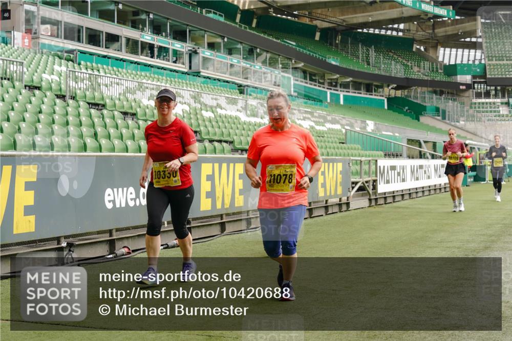 13.09.2026 - 21. swb-Marathon Bremen Michael Burmester http://msf.ph/oto/10420688 13.09.2026 10:44:24 Laufen im Stadion 10002, 10004, 10005, 10176, 10191, 10192, 10271, 10295, 10325, 10335, 10344, 10402, 10459, 10474, 10513, 10568, 10572, 10605, 10606, 10629, 10679, 10713, 10756, 10779, 10882, 10899, 10900, 10979, 10997, 10999, 11081, 11217, 11233, 11264, 11274, 11307, 11333, 11337, 11355, 11385, 11408, 11448, 11456, 11461, 11482, 11495, 11629, 11808, 11932, 11943, 12057, 12151, 12224, 12226, 12311, 12321, 12334 meine-sportfotos.de