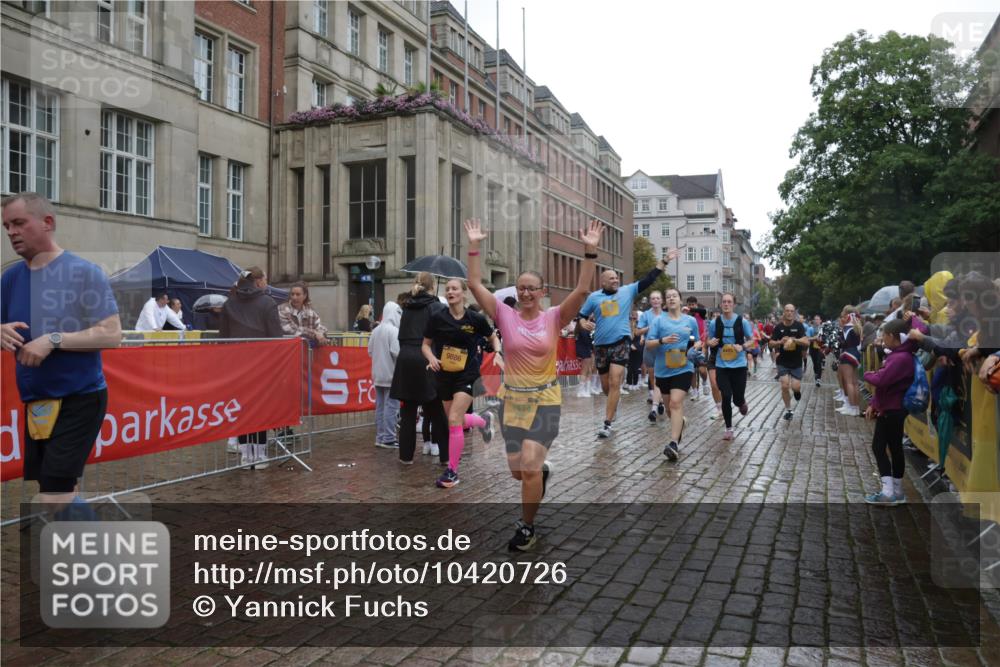 13.09.2026 - Kiel Lauf Yannick Fuchs http://msf.ph/oto/10420726 13.09.2026 10:53:10 Ziel 127, 373, 3104, 3153, 3173, 3500, 4196, 5691, 5924, 6055, 6104, 6181, 6374, 7139, 7869, 8422, 8483, 8518, 9749, 10721, 11074, 11097, 11919, 11988, 12217, 12405, 12844, 154, 158, 172, 398, 1071, 1083, 1426, 1433, 1474, 1486, 1535, 1550, 1634, 1812, 1837, 2069, 2089, 2735, 3050, 3054, 3059, 3431, 3452, 3514, 3587, 3657, 3853, 3875, 4570, 5329, 5642, 5643, 5710, 5838, 6015, 6161, 6201, 6695, 6777, 7017, 7596, 7883, 8516, 8580, 8863, 8905, 8935, 9749, 10721 meine-sportfotos.de