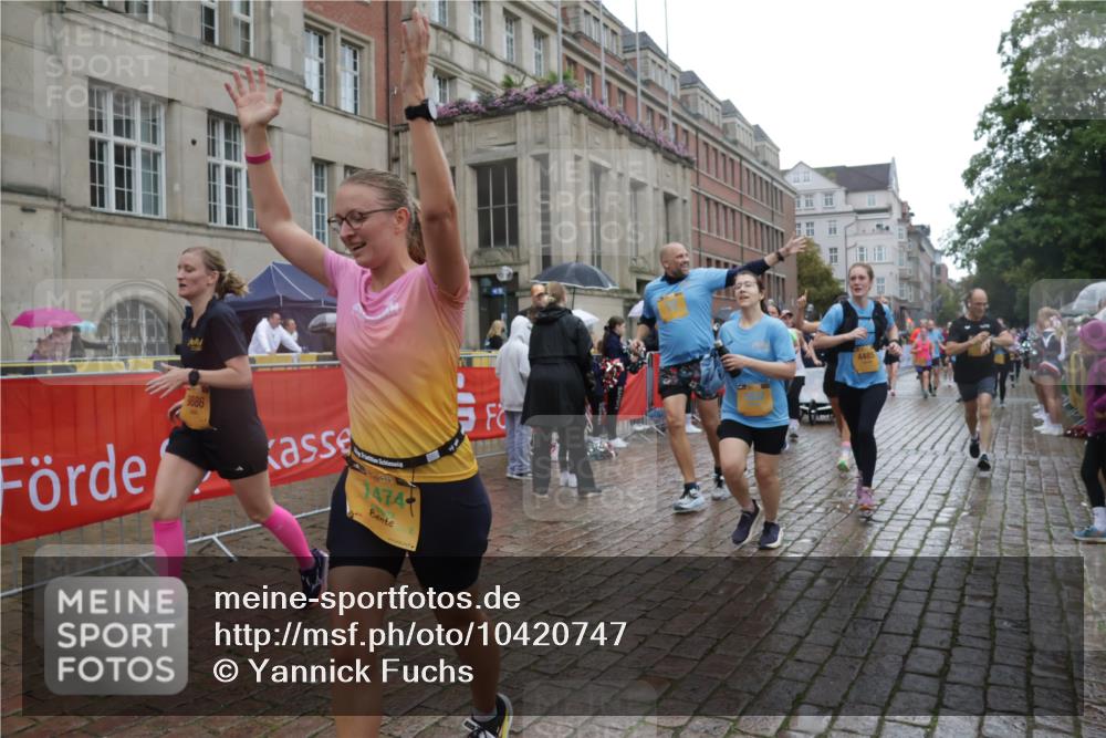 13.09.2026 - Kiel Lauf Yannick Fuchs http://msf.ph/oto/10420747 13.09.2026 10:53:11 Ziel 127, 373, 2174, 3104, 3153, 3173, 3500, 4196, 5691, 5924, 6055, 6104, 6181, 6374, 7139, 7869, 8422, 8483, 8518, 10367, 11074, 11097, 11919, 11988, 12217, 12405, 12844, 154, 158, 172, 398, 1071, 1083, 1426, 1433, 1474, 1486, 1535, 1550, 1634, 1812, 1837, 2069, 2089, 2735, 3050, 3054, 3059, 3431, 3452, 3514, 3587, 3657, 3853, 3875, 4570, 5329, 5642, 5643, 5710, 5838, 6015, 6161, 6201, 6695, 6777, 7017, 7139, 7596, 7883, 8516, 8580, 8863, 8905, 8935, 9749, 10721, 172 meine-sportfotos.de