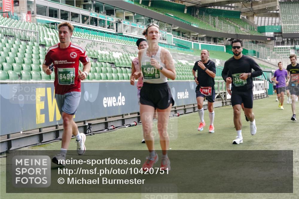 13.09.2026 - 21. swb-Marathon Bremen Michael Burmester http://msf.ph/oto/10420751 13.09.2026 12:58:58 Laufen im Stadion 141, 148, 191, 226, 232, 334, 511, 672, 745, 789, 790, 909, 972, 1080, 1119, 1166, 1191, 1199, 1281, 1516, 1535, 1642, 1647, 1752, 1881, 1931, 1933, 2046, 2210, 2289, 2343, 2367, 2371, 2397, 2423, 2425, 2570, 2577, 2771, 2806, 2807, 2827, 2885, 2899, 2903, 2953, 2961, 2979, 3015, 3021, 3098, 3120, 3124, 3138, 3148, 3182, 3186, 3190, 3233, 3319, 3338, 3435, 3516, 3531, 3534, 3560, 3652, 3655, 3685, 3695, 3933, 3934, 205 meine-sportfotos.de