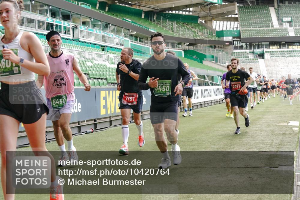 13.09.2026 - 21. swb-Marathon Bremen Michael Burmester http://msf.ph/oto/10420764 13.09.2026 12:58:59 Laufen im Stadion 141, 148, 191, 226, 232, 334, 511, 672, 745, 789, 790, 909, 972, 1080, 1119, 1166, 1191, 1199, 1281, 1516, 1535, 1642, 1647, 1752, 1881, 1931, 1933, 2046, 2210, 2289, 2343, 2367, 2371, 2397, 2423, 2425, 2570, 2577, 2771, 2806, 2807, 2827, 2885, 2899, 2903, 2953, 2961, 2979, 3015, 3021, 3098, 3120, 3124, 3138, 3148, 3182, 3186, 3190, 3233, 3319, 3338, 3435, 3516, 3531, 3534, 3560, 3652, 3655, 3685, 3695, 3933, 3934, 205 meine-sportfotos.de