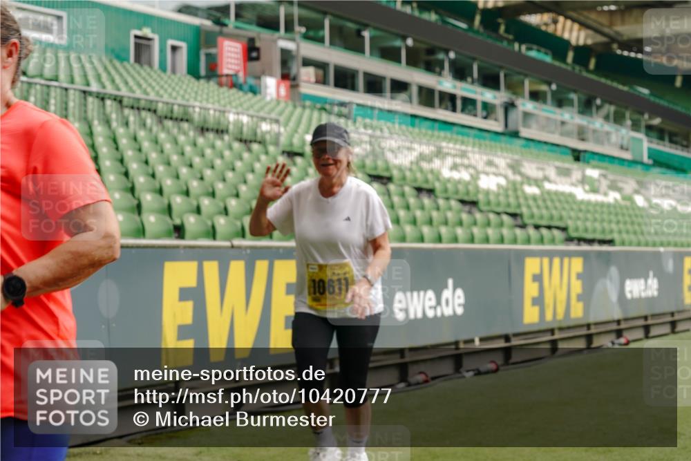 13.09.2026 - 21. swb-Marathon Bremen Michael Burmester http://msf.ph/oto/10420777 13.09.2026 10:44:26 Laufen im Stadion 10002, 10004, 10005, 10176, 10191, 10192, 10271, 10295, 10325, 10335, 10344, 10402, 10459, 10474, 10513, 10568, 10605, 10606, 10629, 10679, 10713, 10756, 10779, 10882, 10899, 10900, 10979, 10997, 10999, 11081, 11217, 11233, 11264, 11274, 11307, 11333, 11337, 11355, 11385, 11408, 11448, 11456, 11461, 11482, 11495, 11629, 11808, 11932, 11943, 12057, 12151, 12224, 12226, 12311, 12321, 12334 meine-sportfotos.de