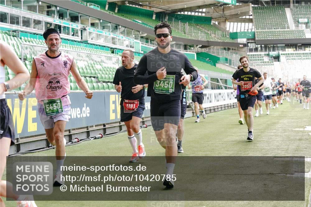 13.09.2026 - 21. swb-Marathon Bremen Michael Burmester http://msf.ph/oto/10420785 13.09.2026 12:58:59 Laufen im Stadion 141, 148, 191, 226, 232, 334, 511, 672, 745, 789, 790, 909, 972, 1080, 1119, 1166, 1191, 1199, 1281, 1516, 1535, 1642, 1647, 1752, 1881, 1931, 1933, 2046, 2210, 2289, 2343, 2367, 2371, 2397, 2423, 2425, 2570, 2577, 2771, 2806, 2807, 2827, 2885, 2899, 2903, 2953, 2961, 2979, 3015, 3021, 3098, 3120, 3124, 3138, 3148, 3182, 3186, 3190, 3233, 3319, 3338, 3435, 3516, 3531, 3534, 3560, 3652, 3655, 3685, 3695, 3933, 3934, 205 meine-sportfotos.de