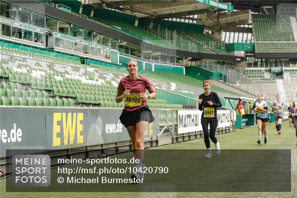 13.09.2026 - 21. swb-Marathon Bremen Michael Burmester http://msf.ph/oto/10420790 13.09.2026 10:44:29 Laufen im Stadion 10002, 10004, 10005, 10176, 10191, 10192, 10194, 10271, 10295, 10325, 10335, 10344, 10402, 10459, 10474, 10513, 10568, 10600, 10605, 10606, 10629, 10679, 10713, 10756, 10779, 10882, 10899, 10900, 10979, 10997, 10999, 11081, 11217, 11233, 11264, 11307, 11333, 11337, 11355, 11385, 11408, 11448, 11456, 11461, 11482, 11495, 11629, 11808, 11932, 11943, 12057, 12151, 12224, 12226, 12311, 12321, 12334 meine-sportfotos.de