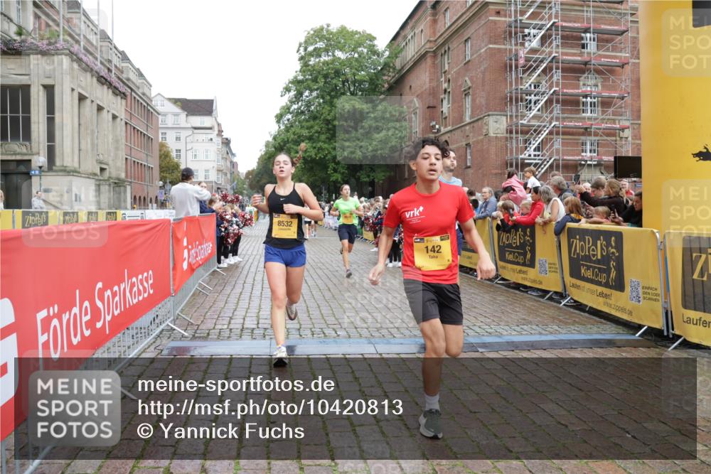 13.09.2026 - Kiel Lauf Yannick Fuchs http://msf.ph/oto/10420813 13.09.2026 09:42:42 Ziel 142, 762, 1045, 2608, 3827, 4322, 4548, 6075, 6423, 6913, 8532, 9519, 9592, 9706, 133, 445, 570, 771, 792, 1045, 1777, 2914, 2955, 2977, 3357, 3676, 4548, 5011, 5105, 5336, 5559, 5774, 6075, 6099, 6213, 6542, 6620, 6797, 7687, 8476, 10938, 11793, 12190, 12723, 1040, 1213, 3849, 3850, 5530, 7874, 8191, 8870, 9311, 9629, 11721, 11753, 12678, 570, 699, 792, 2910, 3801, 5011, 5276, 6599, 12723 meine-sportfotos.de