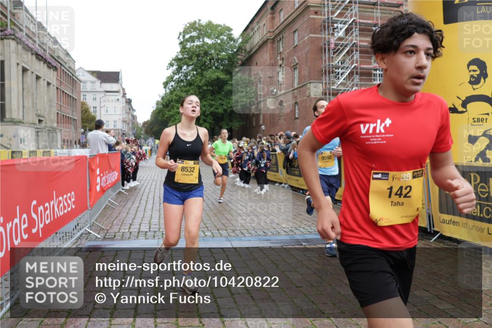 13.09.2026 - Kiel Lauf Yannick Fuchs http://msf.ph/oto/10420822 13.09.2026 09:42:43 Ziel 142, 762, 2608, 3827, 4322, 6423, 6913, 8532, 9519, 9592, 9706, 11721, 133, 445, 570, 771, 792, 1045, 1777, 2608, 2914, 2955, 2977, 3357, 3676, 4548, 5105, 5336, 5559, 5774, 6075, 6099, 6213, 6542, 6620, 6797, 6913, 7687, 8476, 10938, 11793, 12190, 12723, 1040, 1213, 3849, 3850, 5530, 7874, 8191, 8870, 9311, 9629, 11753, 12678, 570, 792, 2910, 5011, 5276, 5336, 6599, 6620, 8476, 12723 meine-sportfotos.de