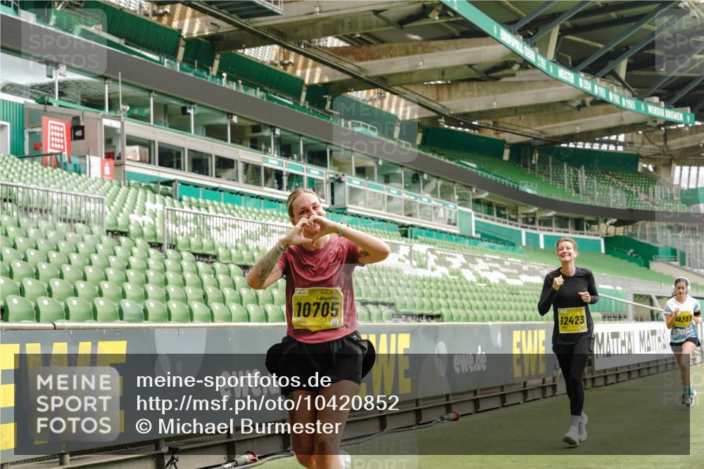 13.09.2026 - 21. swb-Marathon Bremen Michael Burmester http://msf.ph/oto/10420852 13.09.2026 10:44:31 Laufen im Stadion 10002, 10004, 10005, 10176, 10191, 10192, 10194, 10271, 10295, 10325, 10335, 10344, 10402, 10459, 10474, 10513, 10568, 10600, 10605, 10606, 10629, 10679, 10713, 10756, 10779, 10882, 10899, 10900, 10979, 10997, 10999, 11081, 11217, 11233, 11264, 11307, 11333, 11337, 11355, 11385, 11408, 11448, 11456, 11461, 11482, 11495, 11629, 11808, 11932, 11943, 12057, 12089, 12151, 12224, 12226, 12311, 12321, 12334 meine-sportfotos.de