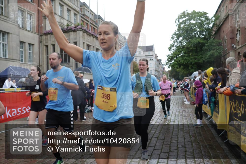 13.09.2026 - Kiel Lauf Yannick Fuchs http://msf.ph/oto/10420854 13.09.2026 10:53:18 Ziel 168, 207, 373, 2174, 2336, 2859, 3153, 4005, 4196, 5691, 5924, 6055, 6104, 6181, 6543, 6821, 7869, 8422, 10276, 10367, 11097, 11253, 12405, 12844, 127, 154, 158, 398, 1071, 1083, 1426, 1433, 1486, 1535, 1550, 1634, 1812, 2069, 3050, 3059, 3104, 3173, 3431, 3452, 3500, 3514, 3587, 3657, 3875, 4570, 5329, 5642, 5643, 5710, 5838, 5924, 6015, 6055, 6161, 6201, 6374, 6695, 6777, 7017, 7139, 7596, 7869, 7883, 8483, 8516, 8518, 8580, 8863, 8905, 8935, 9749, 10721, 11074, 1199, 172 meine-sportfotos.de