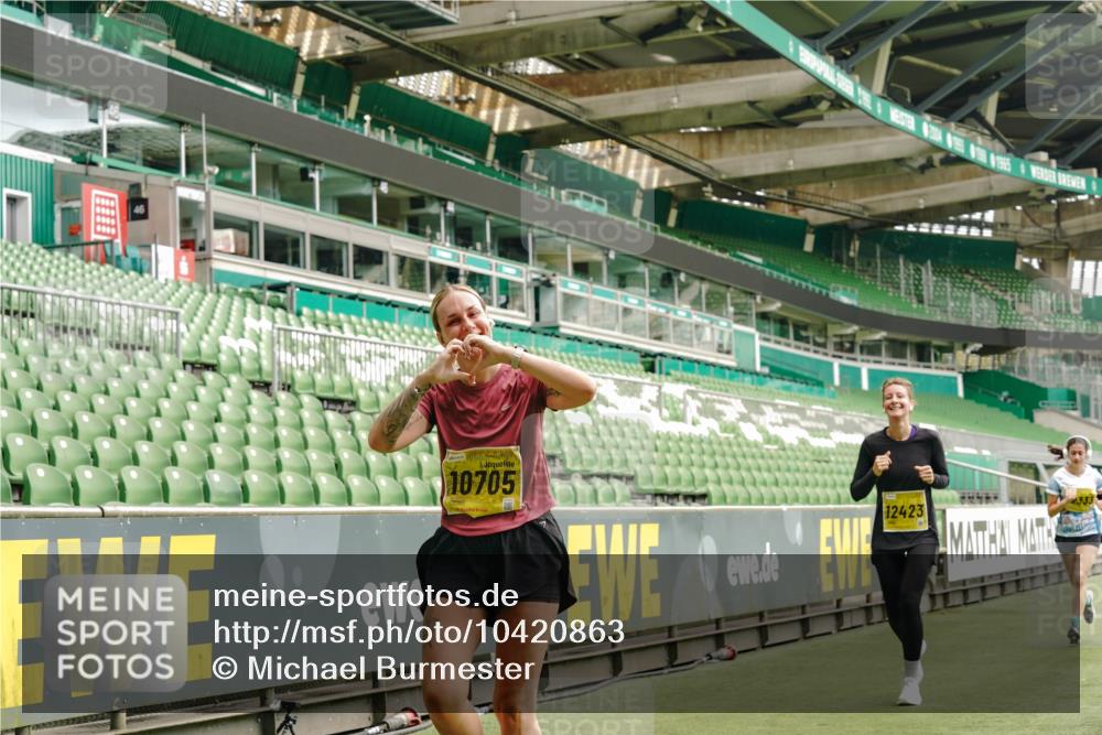 13.09.2026 - 21. swb-Marathon Bremen Michael Burmester http://msf.ph/oto/10420863 13.09.2026 10:44:31 Laufen im Stadion 10002, 10004, 10005, 10176, 10191, 10192, 10194, 10271, 10295, 10325, 10335, 10344, 10402, 10459, 10474, 10513, 10568, 10600, 10605, 10606, 10629, 10679, 10713, 10756, 10779, 10882, 10899, 10900, 10979, 10997, 10999, 11081, 11217, 11233, 11264, 11307, 11333, 11337, 11355, 11385, 11408, 11448, 11456, 11461, 11482, 11495, 11629, 11808, 11932, 11943, 12057, 12089, 12151, 12224, 12226, 12311, 12321, 12334 meine-sportfotos.de