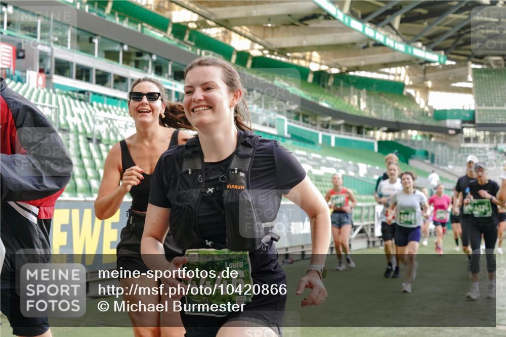 13.09.2026 - 21. swb-Marathon Bremen Michael Burmester http://msf.ph/oto/10420866 13.09.2026 13:21:51 Laufen im Stadion 128, 211, 258, 343, 351, 423, 441, 571, 601, 620, 704, 782, 851, 1060, 1094, 1157, 1158, 1177, 1259, 1316, 1344, 1417, 1439, 1518, 1657, 1669, 1676, 1729, 1808, 1846, 1883, 2139, 2201, 2258, 2278, 2290, 2394, 2395, 2414, 2417, 2437, 2504, 2519, 2551, 2588, 2619, 2632, 2652, 2660, 2685, 2711, 2736, 2793, 2828, 2886, 2954, 2964, 2995, 3004, 3010, 3022, 3034, 3036, 3070, 3074, 3102, 3144, 3225, 3351, 3682, 3784, 4020, 4431, 4584, 1506 meine-sportfotos.de