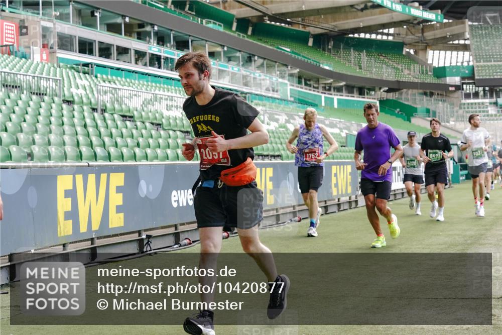 13.09.2026 - 21. swb-Marathon Bremen Michael Burmester http://msf.ph/oto/10420877 13.09.2026 12:59:02 Laufen im Stadion 141, 148, 191, 226, 232, 334, 511, 672, 745, 789, 790, 909, 972, 1080, 1119, 1166, 1191, 1199, 1281, 1516, 1535, 1642, 1647, 1752, 1881, 1931, 1933, 2046, 2210, 2289, 2343, 2367, 2371, 2397, 2423, 2425, 2481, 2570, 2577, 2771, 2806, 2807, 2827, 2885, 2899, 2903, 2953, 2961, 2979, 3015, 3021, 3098, 3120, 3124, 3138, 3148, 3182, 3186, 3190, 3233, 3319, 3338, 3435, 3516, 3531, 3534, 3560, 3652, 3655, 3695, 3930, 3933, 3934, 205 meine-sportfotos.de