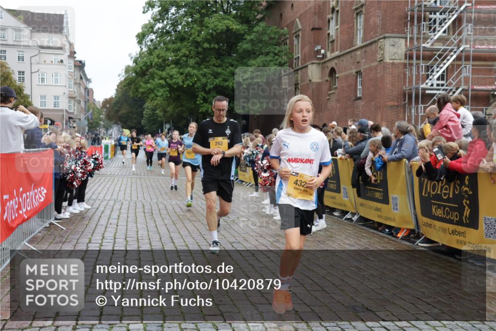 13.09.2026 - Kiel Lauf Yannick Fuchs http://msf.ph/oto/10420879 13.09.2026 09:42:47 Ziel 142, 762, 3827, 4322, 8532, 8870, 9311, 9519, 9592, 9629, 11721, 12678, 133, 445, 771, 1045, 1777, 2608, 2914, 2955, 2977, 3357, 3676, 4548, 5105, 5559, 5774, 6075, 6099, 6213, 6423, 6542, 6797, 6913, 7687, 9706, 10938, 11793, 12190, 1040, 1213, 3849, 3850, 5530, 7874, 8191, 9354, 11753, 12259, 570, 792, 3357, 5011, 5276, 5336, 5774, 6620, 7687, 8476, 12723 meine-sportfotos.de