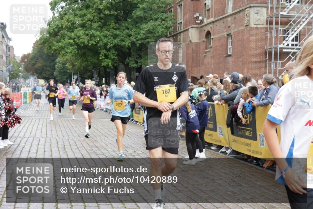 13.09.2026 - Kiel Lauf Yannick Fuchs http://msf.ph/oto/10420889 13.09.2026 09:42:48 Ziel 142, 762, 3827, 3849, 4322, 8532, 8870, 9311, 9519, 9592, 9629, 11721, 12678, 133, 445, 771, 1045, 1777, 2608, 2914, 2955, 2977, 3676, 4548, 5105, 5559, 5774, 6075, 6099, 6213, 6423, 6542, 6797, 6913, 9706, 10938, 11793, 12190, 1040, 1213, 3041, 3850, 5530, 7874, 8191, 9354, 11753, 12259, 570, 792, 3357, 5011, 5105, 5276, 5336, 5774, 6620, 7687, 8476, 11793, 12723 meine-sportfotos.de