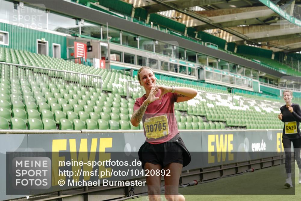 13.09.2026 - 21. swb-Marathon Bremen Michael Burmester http://msf.ph/oto/10420892 13.09.2026 10:44:31 Laufen im Stadion 10002, 10004, 10005, 10176, 10191, 10192, 10194, 10271, 10295, 10325, 10335, 10344, 10402, 10459, 10474, 10513, 10568, 10600, 10605, 10606, 10629, 10679, 10713, 10756, 10779, 10882, 10899, 10900, 10979, 10997, 10999, 11081, 11217, 11233, 11264, 11307, 11333, 11337, 11355, 11385, 11408, 11448, 11456, 11461, 11482, 11495, 11629, 11808, 11932, 11943, 12057, 12089, 12151, 12224, 12226, 12311, 12321, 12334 meine-sportfotos.de