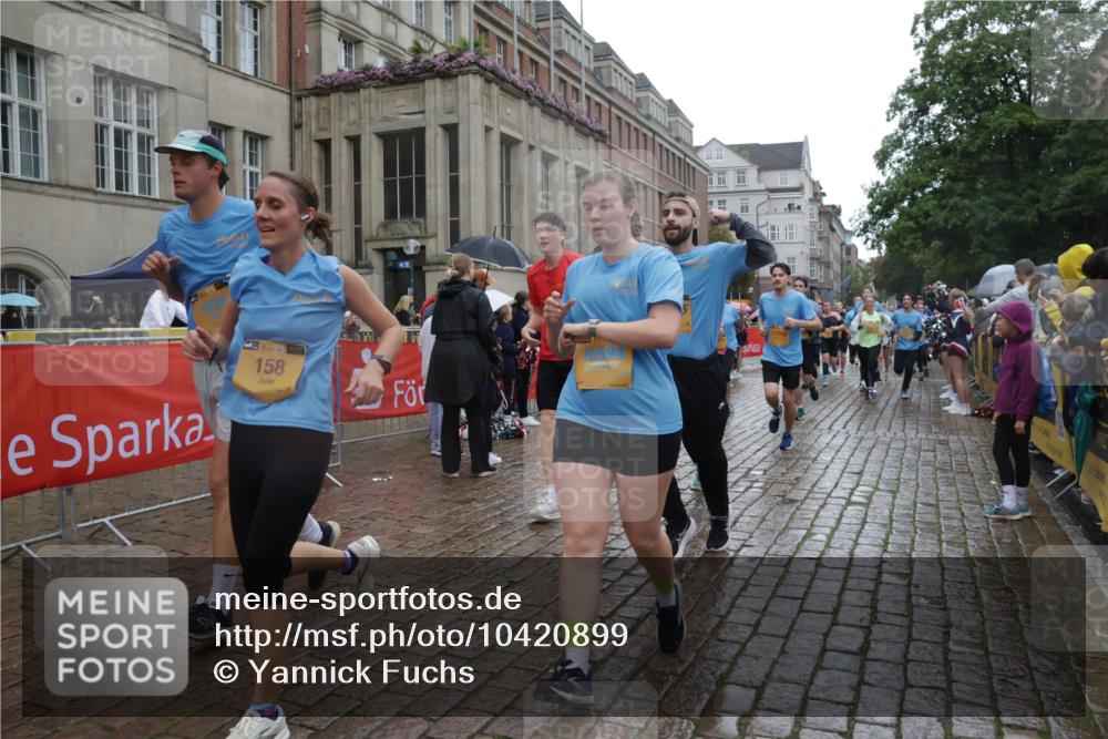 13.09.2026 - Kiel Lauf Yannick Fuchs http://msf.ph/oto/10420899 13.09.2026 10:53:21 Ziel 168, 207, 373, 1757, 2174, 2336, 2859, 3153, 4005, 4196, 5691, 6181, 6543, 6821, 7365, 7649, 8422, 10276, 10367, 11097, 11253, 11556, 12380, 12513, 12844, 127, 154, 158, 1071, 1083, 1426, 1486, 1550, 1634, 3059, 3104, 3173, 3431, 3452, 3500, 3514, 3587, 3657, 3875, 4570, 5329, 5642, 5643, 5710, 5838, 5924, 6015, 6055, 6104, 6161, 6201, 6374, 6695, 6777, 7017, 7139, 7596, 7869, 7883, 8483, 8516, 8518, 8580, 8863, 8905, 8935, 9749, 10721, 11074, 1199, 172 meine-sportfotos.de