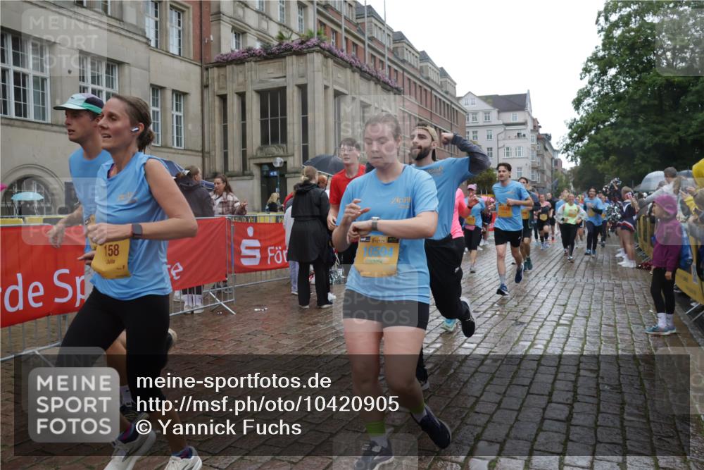 13.09.2026 - Kiel Lauf Yannick Fuchs http://msf.ph/oto/10420905 13.09.2026 10:53:21 Ziel 168, 207, 373, 1757, 2174, 2336, 2859, 3153, 4005, 4196, 5691, 6181, 6543, 6821, 7365, 7649, 8422, 10276, 10367, 11097, 11253, 11556, 12380, 12513, 12844, 127, 154, 158, 1071, 1083, 1426, 1486, 1550, 1634, 3059, 3104, 3173, 3431, 3452, 3500, 3514, 3587, 3657, 3875, 4570, 5329, 5642, 5643, 5710, 5838, 5924, 6015, 6055, 6104, 6161, 6201, 6374, 6695, 6777, 7017, 7139, 7596, 7869, 7883, 8483, 8516, 8518, 8580, 8863, 8905, 8935, 9749, 10721, 11074, 1199, 172 meine-sportfotos.de