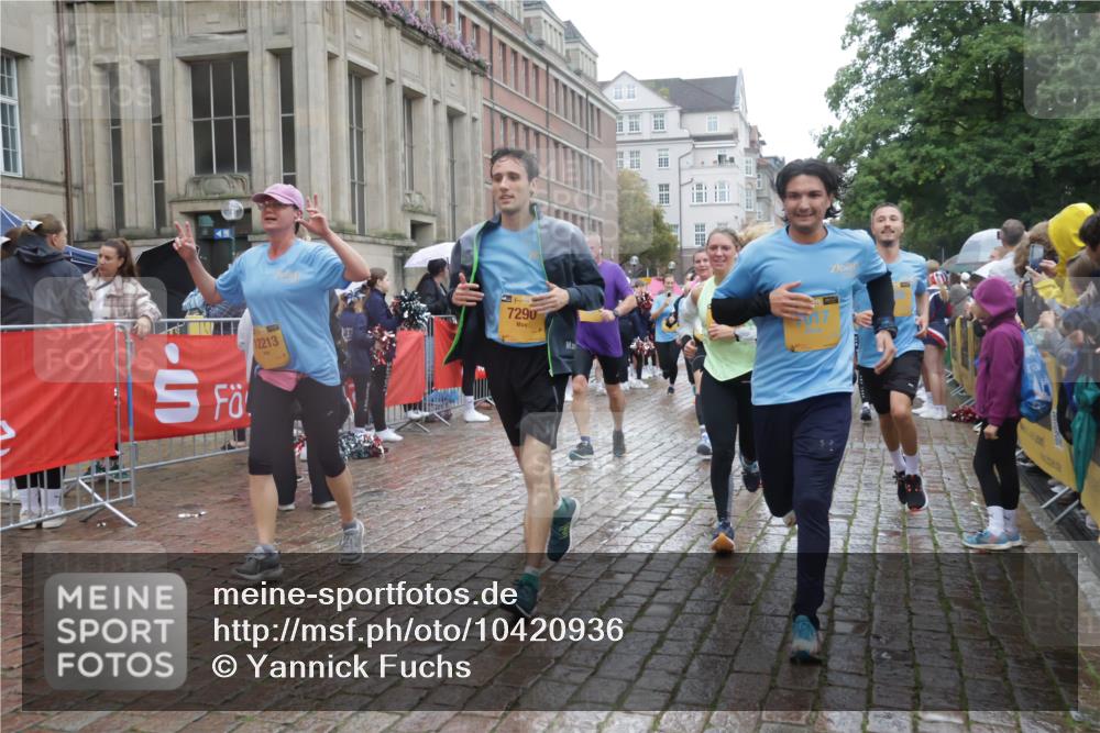 13.09.2026 - Kiel Lauf Yannick Fuchs http://msf.ph/oto/10420936 13.09.2026 10:53:23 Ziel 168, 207, 373, 1757, 2174, 2336, 2859, 4005, 4196, 5691, 6181, 6543, 6821, 7365, 7649, 8422, 10276, 10367, 11097, 11253, 11556, 12380, 12513, 127, 154, 1071, 1083, 1426, 1486, 1550, 3059, 3104, 3153, 3173, 3431, 3500, 3514, 3587, 3657, 3875, 4196, 4570, 5329, 5642, 5643, 5710, 5838, 5924, 6015, 6055, 6104, 6161, 6201, 6374, 6695, 6777, 7017, 7139, 7596, 7869, 7883, 8483, 8516, 8518, 8580, 8863, 8905, 8935, 9749, 10721, 11074, 1199 meine-sportfotos.de