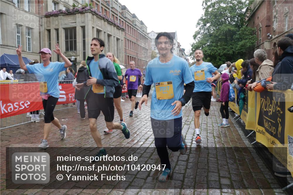 13.09.2026 - Kiel Lauf Yannick Fuchs http://msf.ph/oto/10420947 13.09.2026 10:53:24 Ziel 168, 207, 373, 1757, 2174, 2336, 2859, 4005, 5691, 5769, 5788, 6181, 6543, 6821, 7365, 7649, 8422, 10276, 10367, 11097, 11253, 11556, 12380, 12513, 127, 154, 1071, 1083, 1426, 1486, 1550, 3059, 3104, 3153, 3173, 3431, 3500, 3587, 3657, 3875, 4196, 4570, 5329, 5642, 5643, 5710, 5838, 5924, 6015, 6055, 6104, 6161, 6181, 6374, 6695, 6777, 7017, 7139, 7596, 7869, 7883, 8422, 8483, 8516, 8518, 8580, 8863, 8905, 8935, 9749, 10721, 11074, 11097, 1199 meine-sportfotos.de