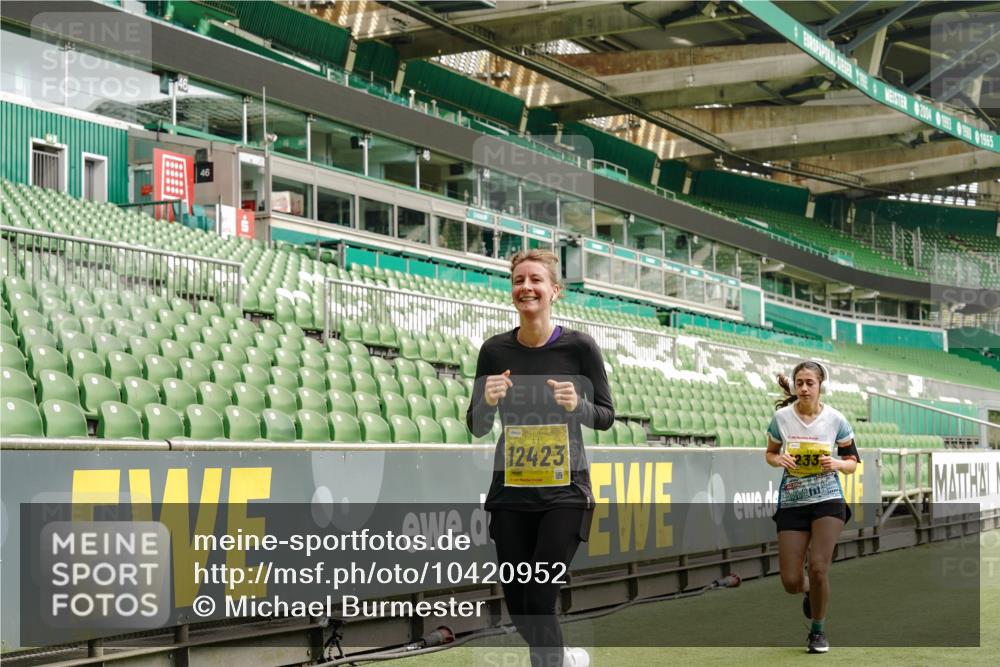 13.09.2026 - 21. swb-Marathon Bremen Michael Burmester http://msf.ph/oto/10420952 13.09.2026 10:44:33 Laufen im Stadion 10004, 10005, 10137, 10176, 10191, 10192, 10194, 10271, 10295, 10325, 10335, 10344, 10402, 10459, 10474, 10513, 10568, 10600, 10605, 10606, 10629, 10679, 10713, 10756, 10779, 10882, 10899, 10900, 10979, 10997, 10999, 11081, 11200, 11217, 11233, 11264, 11307, 11333, 11337, 11355, 11385, 11408, 11448, 11456, 11461, 11482, 11495, 11629, 11808, 11932, 11943, 12057, 12089, 12151, 12224, 12226, 12311, 12321, 12334, 12539 meine-sportfotos.de