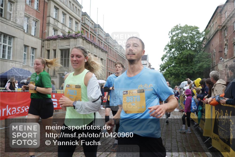 13.09.2026 - Kiel Lauf Yannick Fuchs http://msf.ph/oto/10420960 13.09.2026 10:53:25 Ziel 168, 207, 373, 1757, 2174, 2336, 2859, 4005, 5285, 5691, 5766, 5769, 5788, 6543, 6821, 7365, 7649, 10276, 10367, 11166, 11253, 11556, 12380, 12513, 127, 154, 373, 1071, 1083, 1426, 1486, 1550, 3059, 3104, 3153, 3173, 3431, 3500, 3587, 3657, 3875, 4196, 4570, 5329, 5642, 5643, 5691, 5710, 5838, 5924, 6015, 6055, 6104, 6161, 6181, 6374, 6695, 6777, 7139, 7596, 7869, 7883, 8422, 8483, 8516, 8518, 8580, 8863, 8905, 8935, 9749, 10721, 11074, 11097, 1199 meine-sportfotos.de