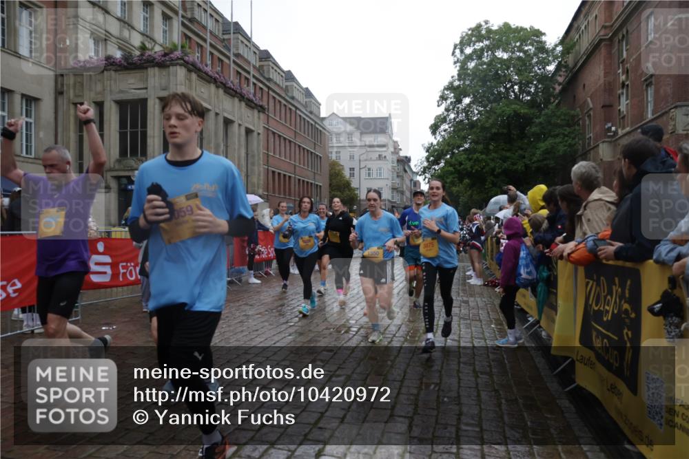 13.09.2026 - Kiel Lauf Yannick Fuchs http://msf.ph/oto/10420972 13.09.2026 10:53:25 Ziel 168, 207, 373, 1757, 2174, 2336, 2859, 4005, 5285, 5691, 5766, 5769, 5788, 6543, 6821, 7365, 7649, 10276, 10367, 11166, 11253, 11556, 12380, 12513, 127, 154, 373, 1071, 1083, 1426, 1486, 1550, 3059, 3104, 3153, 3173, 3431, 3500, 3587, 3657, 3875, 4196, 4570, 5329, 5642, 5643, 5691, 5710, 5838, 5924, 6015, 6055, 6104, 6161, 6181, 6374, 6695, 6777, 7139, 7596, 7869, 7883, 8422, 8483, 8516, 8518, 8580, 8863, 8905, 8935, 9749, 10721, 11074, 11097, 1199 meine-sportfotos.de