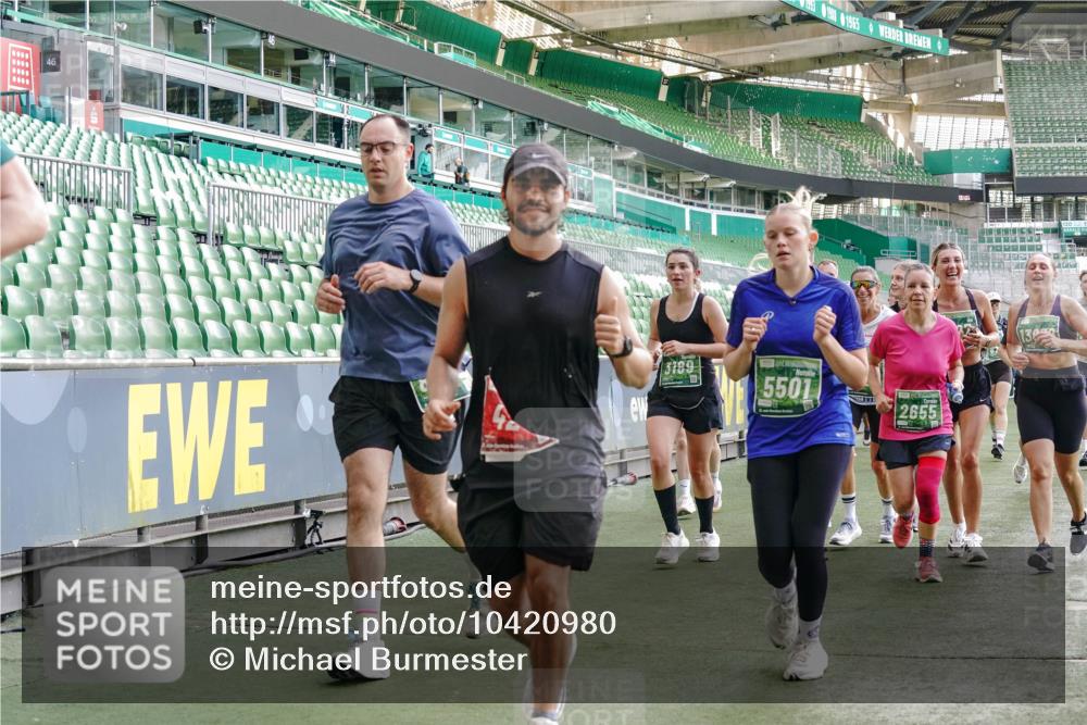 13.09.2026 - 21. swb-Marathon Bremen Michael Burmester http://msf.ph/oto/10420980 13.09.2026 13:21:56 Laufen im Stadion 128, 160, 211, 258, 343, 351, 423, 441, 571, 601, 620, 704, 782, 851, 1060, 1094, 1157, 1158, 1177, 1259, 1316, 1344, 1417, 1439, 1518, 1657, 1669, 1676, 1729, 1808, 1846, 1883, 2139, 2201, 2258, 2278, 2290, 2394, 2395, 2414, 2417, 2437, 2504, 2519, 2551, 2588, 2619, 2632, 2652, 2660, 2685, 2711, 2736, 2793, 2828, 2886, 2954, 2964, 2995, 3004, 3010, 3022, 3034, 3070, 3074, 3102, 3144, 3225, 3351, 3682, 3784, 4020, 4431, 4584, 1506 meine-sportfotos.de