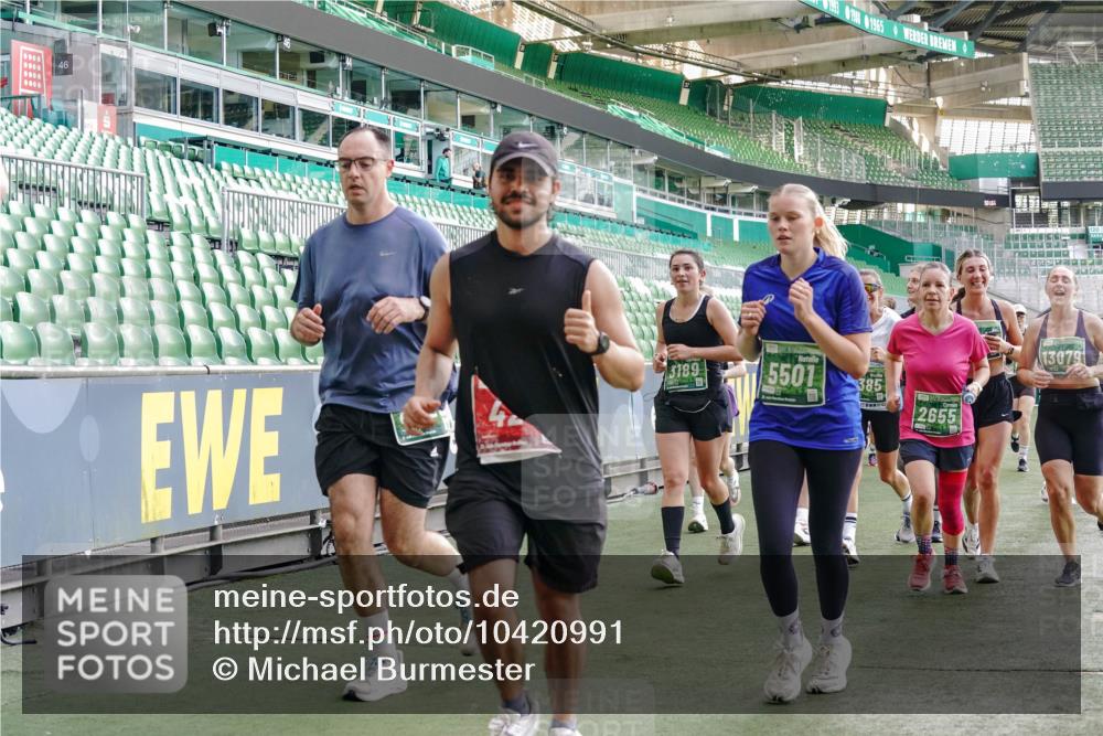 13.09.2026 - 21. swb-Marathon Bremen Michael Burmester http://msf.ph/oto/10420991 13.09.2026 13:21:56 Laufen im Stadion 128, 160, 211, 258, 343, 351, 423, 441, 571, 601, 620, 704, 782, 851, 1060, 1094, 1157, 1158, 1177, 1259, 1316, 1344, 1417, 1439, 1518, 1657, 1669, 1676, 1729, 1808, 1846, 1883, 2139, 2201, 2258, 2278, 2290, 2394, 2395, 2414, 2417, 2437, 2504, 2519, 2551, 2588, 2619, 2632, 2652, 2660, 2685, 2711, 2736, 2793, 2828, 2886, 2954, 2964, 2995, 3004, 3010, 3022, 3034, 3070, 3074, 3102, 3144, 3225, 3351, 3682, 3784, 4020, 4431, 4584, 1506 meine-sportfotos.de