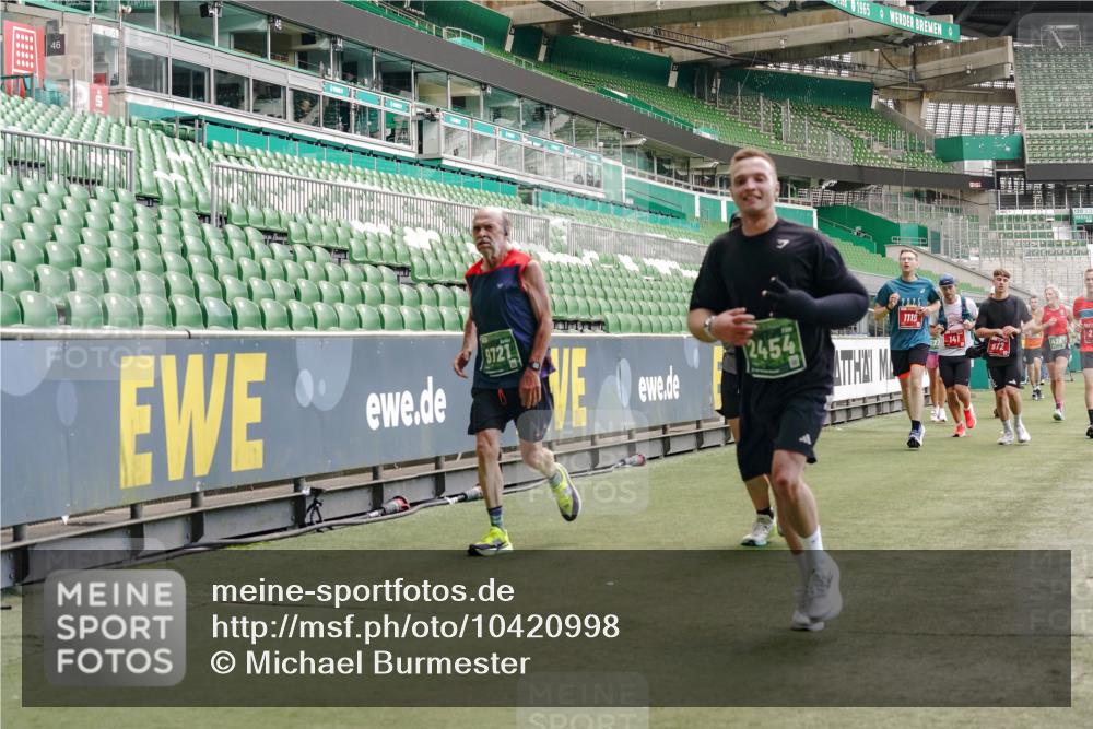 13.09.2026 - 21. swb-Marathon Bremen Michael Burmester http://msf.ph/oto/10420998 13.09.2026 12:59:08 Laufen im Stadion 141, 148, 191, 226, 232, 511, 672, 745, 789, 790, 909, 972, 1080, 1119, 1166, 1191, 1199, 1209, 1281, 1516, 1642, 1647, 1752, 1931, 1933, 2046, 2088, 2210, 2289, 2343, 2367, 2397, 2423, 2425, 2481, 2517, 2570, 2577, 2771, 2806, 2807, 2827, 2885, 2899, 2953, 2961, 2979, 3015, 3021, 3098, 3120, 3124, 3138, 3148, 3182, 3186, 3190, 3233, 3273, 3319, 3338, 3435, 3516, 3531, 3534, 3560, 3652, 3655, 3695, 3861, 3930, 3933, 3934, 205 meine-sportfotos.de