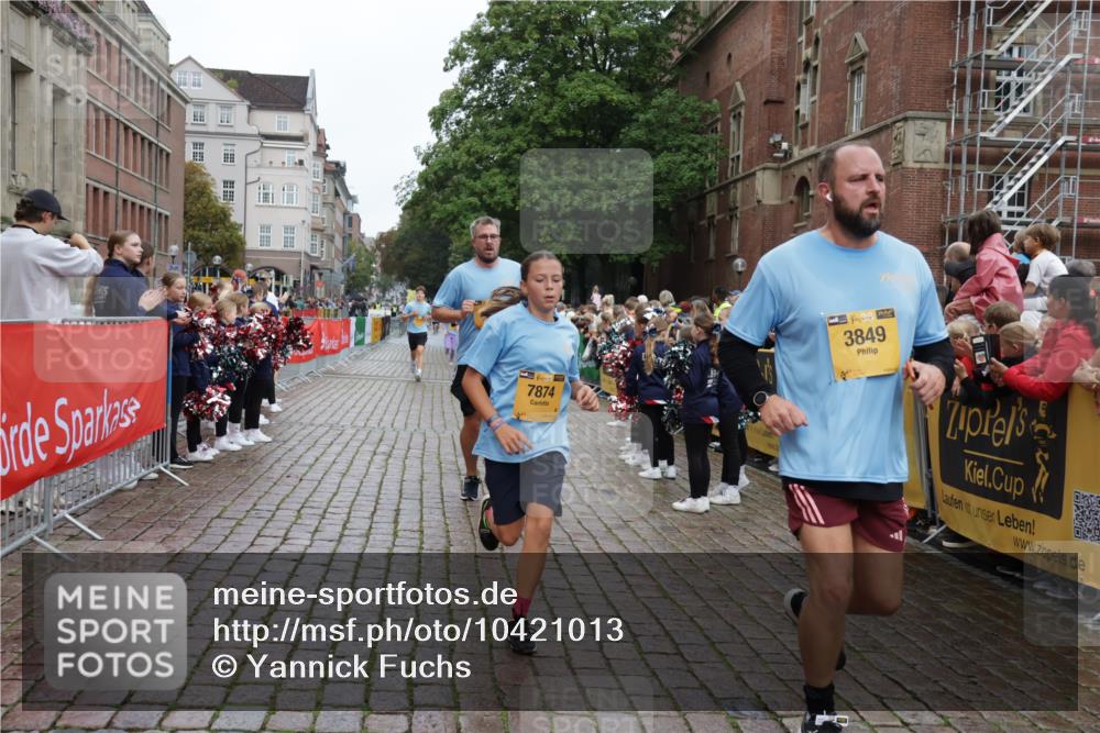 13.09.2026 - Kiel Lauf Yannick Fuchs http://msf.ph/oto/10421013 13.09.2026 09:42:56 Ziel 1040, 1213, 3827, 3849, 3850, 5530, 7874, 8191, 8870, 9311, 9629, 11721, 12678, 142, 445, 762, 771, 1045, 1777, 2608, 2914, 2955, 2977, 4322, 4548, 5559, 6075, 6099, 6213, 6423, 6542, 6913, 8532, 9519, 9592, 9706, 12190, 1508, 3041, 5929, 7099, 7532, 8808, 9354, 9933, 10047, 10118, 11753, 12259, 133, 2914, 2955, 2977, 3676, 5105, 5774, 6797, 10938, 11793 meine-sportfotos.de